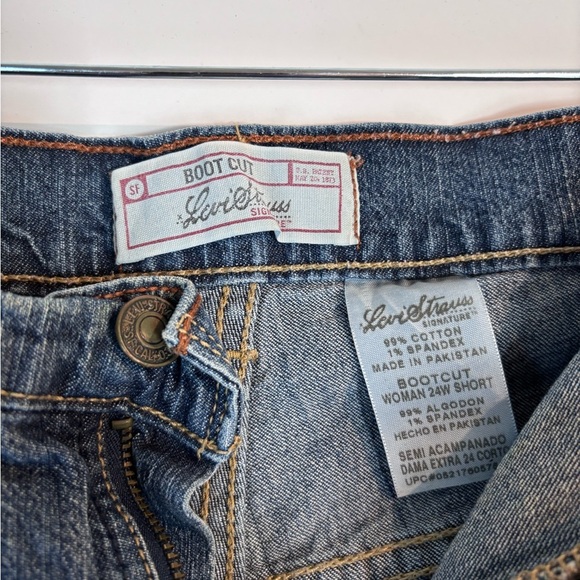 Levi Strauss Signature Bootcut Jeans Women’s 24W Short Blue Denim - Picture 2 of 11